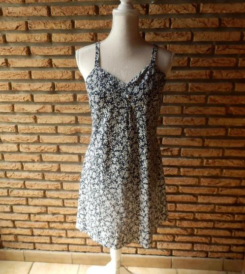(74)- robe femme t.38 bleu blanc - hunkemoller -, Kleding | Dames, Jurken, Zo goed als nieuw, Maat 38/40 (M), Blauw, Knielengte