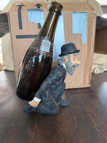 Beeldje flessendrager orval beschikbaar voor biedingen