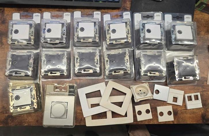 Niko matteriaal, Bricolage & Construction, Électricité & Câbles, Comme neuf, Enlèvement ou Envoi