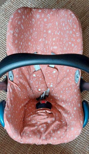 Maxi Cosi met FamilyFix en Little Dutch hoes beschikbaar voor biedingen