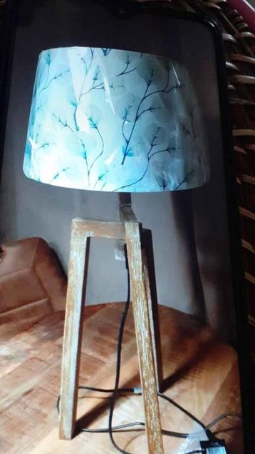 Une lampe à poser neuf, Enlèvement, Neuf, Bois