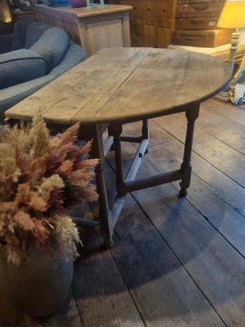 Oude eiken bijzettafel/sidetable  beschikbaar voor biedingen