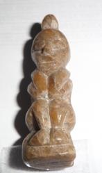 Amulette pendentif en granit? Personne assise (Chin. Hongsha, Brun, Utilisé, Enlèvement ou Envoi, Pierre ou Minéral