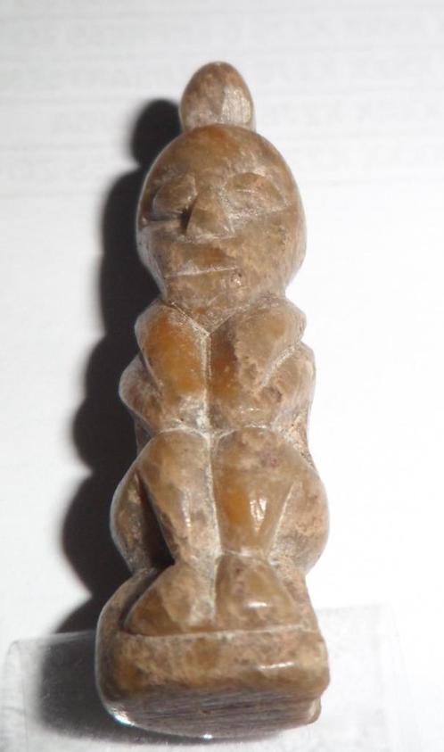 Hanger-amulet uit graniet? Zittend persoon(Chin. Hongshang?), Handtassen en Accessoires, Kettinghangers, Gebruikt, Steen of Mineraal