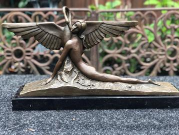 bronzen sculptuur Leda vrouw met zwaan  beschikbaar voor biedingen