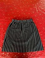 Jupe à lignes, Vêtements | Femmes, Jupes, Comme neuf, Enlèvement, Jennyfer, Noir