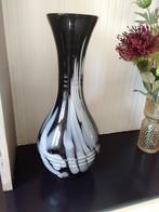 grote vaas vintage zwart en wit glas gemaakt in België, Zwart, Ophalen of Verzenden, Minder dan 50 cm, Glas