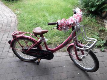 Meisjes fiets roze beschikbaar voor biedingen