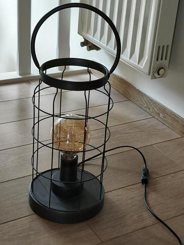 Tafellamp beschikbaar voor biedingen