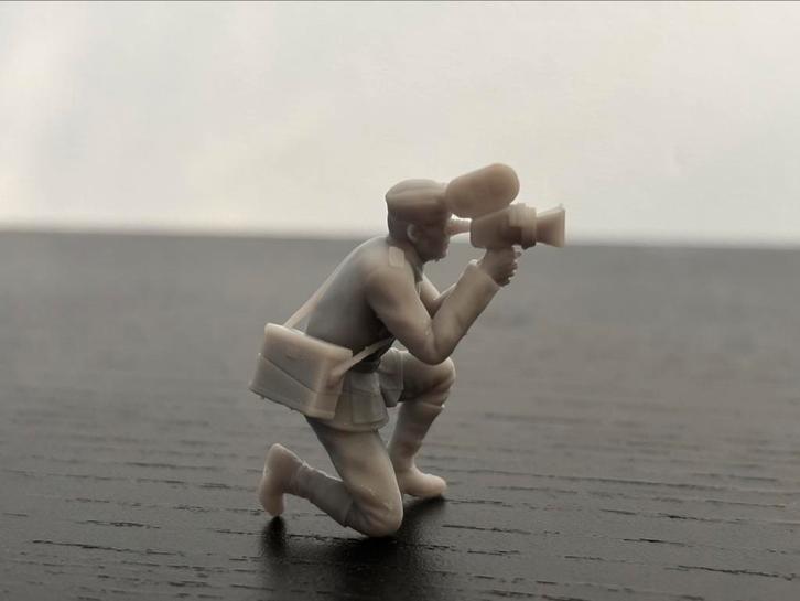 1/35 German WW2 Cameraman resin figure, Hobby en Vrije tijd, Modelbouw | Figuren en Diorama's, Zo goed als nieuw, Diorama, 1:35 tot 1:50