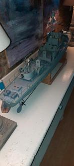 grande maquette navire de guerre avec vitrine, Enlèvement, Comme neuf