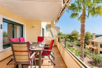 Zeer ruim appartement met mooi uitzicht in Orihuela Costa