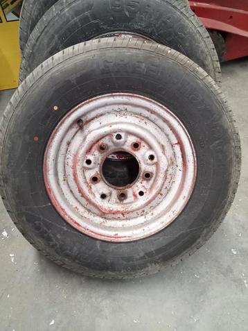 Banden 195 R 14 C beschikbaar voor biedingen