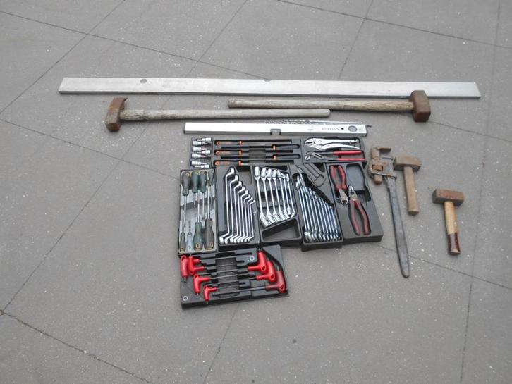Te koop allerlei gereedschap en werkgerief alles in goede st, Doe-het-zelf en Bouw, Gereedschapskisten, Zo goed als nieuw, Ophalen