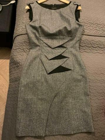 Karen Millen grijze jurk UK14 US10 EU42 in nieuwstaat beschikbaar voor biedingen