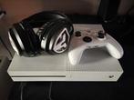 Xbone one heeft een controller en een headset, Games en Spelcomputers, Ophalen, Met games, Xbox One, Zo goed als nieuw