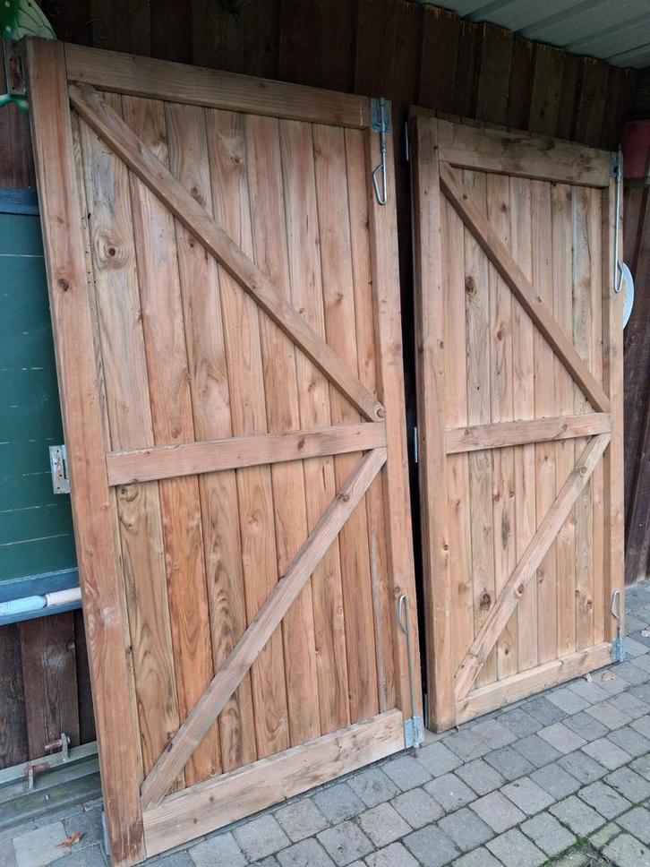 2 stevige  houten deuren met scharnieren, Tuin en Terras, Schuttingen, Zo goed als nieuw, Hout, 2 meter of meer, Ophalen