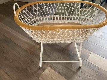 Retrowieg op wit houten onderstel op wielen merk Leopold, Kinderen en Baby's, Babywiegjes en Ledikanten, Ophalen, Gebruikt, Wieg