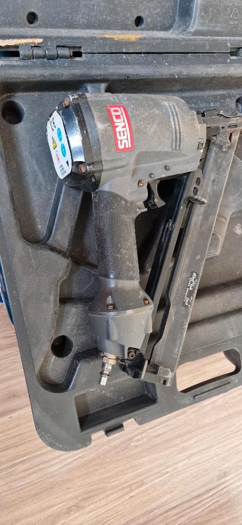 Senco SFN30 pneumatische tacker, Doe-het-zelf en Bouw, Gereedschap | Handgereedschap, Zo goed als nieuw, Ophalen of Verzenden