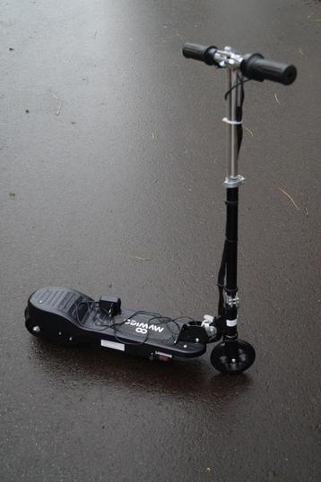 electrische step met lader beschikbaar voor biedingen