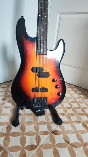 Daytone basgitaar, Muziek en Instrumenten, Snaarinstrumenten | Gitaren | Bas, Ophalen, Gebruikt