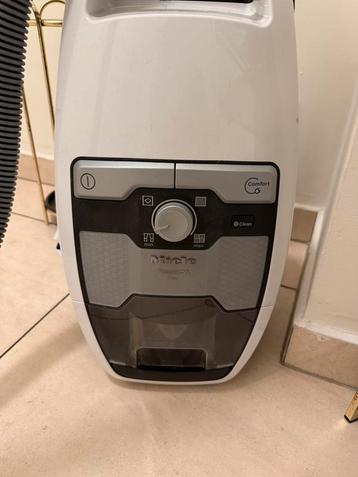 Miele CX1 Flex Powerline beschikbaar voor biedingen