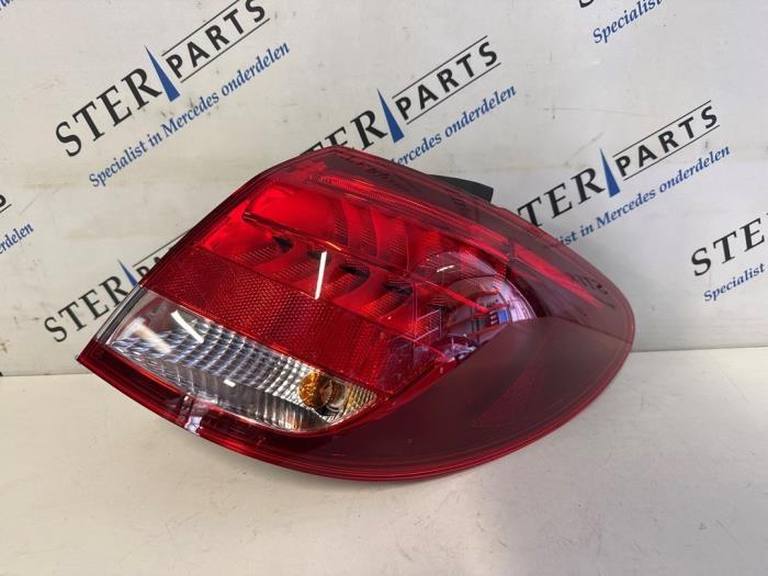 Achterlicht rechts van een Mercedes B-Klasse, Auto-onderdelen, Verlichting, Mercedes-Benz, Nieuw, 12 maanden garantie, Ophalen of Verzenden