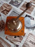 Mooie opgepoetste koffiemolen, Antiek en Kunst, Antiek | Keukengerei, Ophalen of Verzenden