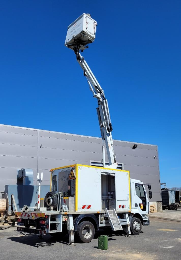 Camion Renault avec nacelle Comilev 17 m, Autos, Camions, Particulier, Renault, Diesel, Enlèvement