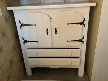 Kast beschikbaar voor biedingen