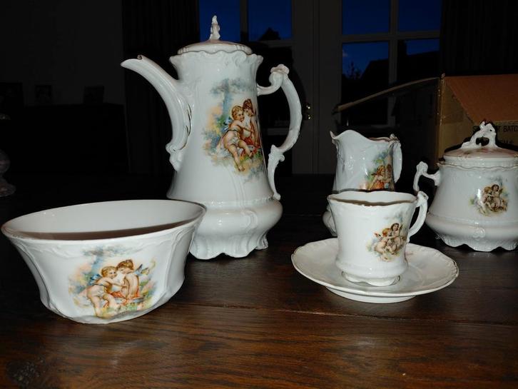 Antiek Porseleinen Servies met Engeltjes C.T., Antiek en Kunst, Antiek | Servies compleet, Ophalen