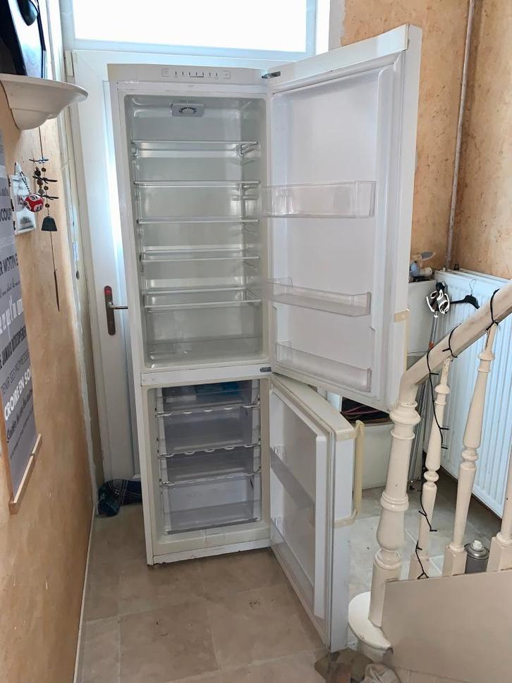 Samsung 322L A+ grote koel-vriescombinatie, Elektronische apparatuur, Koelkasten en IJskasten, Gebruikt, Met vriesvak, 200 liter of meer