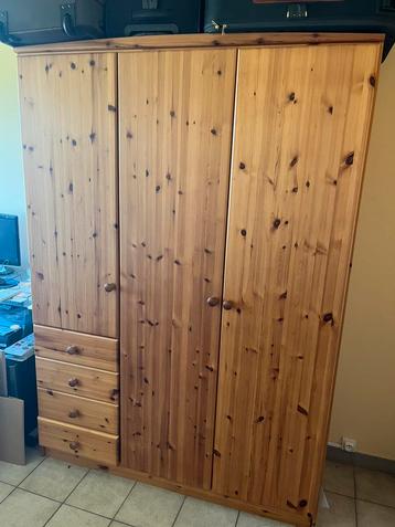 Slaapkamer 1 persoon met logeerbed in grenen. Goede staat. beschikbaar voor biedingen