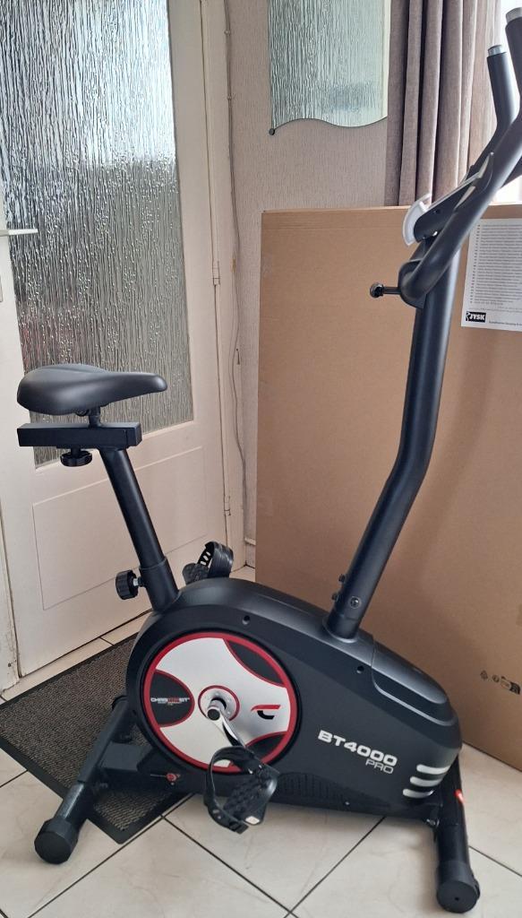 Vélo d'appartement impeccable et complet, Sports & Fitness, Appareils de fitness, Comme neuf, Vélo d'appartement, Jambes, Enlèvement
