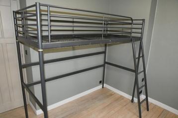 Cadre de lit mezzanine IKEA "Svärta" (à venir démonter) beschikbaar voor biedingen