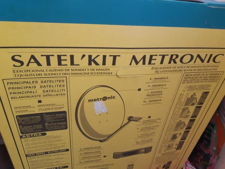1 METRONIC schotelantenne + modem te koop!, Audio, Tv en Foto, Schotelantennes, Zo goed als nieuw, (Schotel)antenne, Overige merken