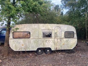 ‘60ies caravan voor afbraak/onderdelen beschikbaar voor biedingen