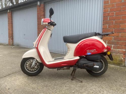 B klasse agm star 50, Fietsen en Brommers, Snorfietsen en Snorscooters, Gebruikt, Overige merken, Benzine, Ophalen