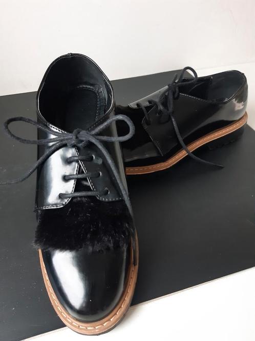 Schoentjes zwart met bontje Maat 38, Kleding | Dames, Schoenen, Zo goed als nieuw, Schoenen met lage hakken, Zwart, Ophalen of Verzenden