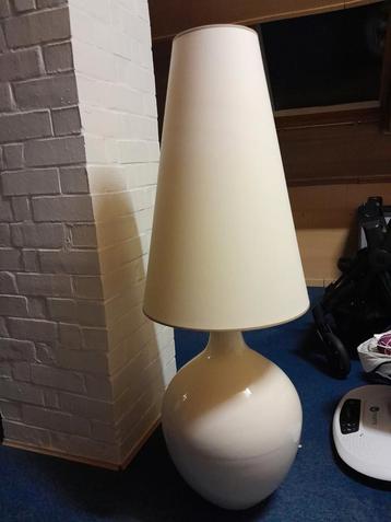 Lamp beschikbaar voor biedingen