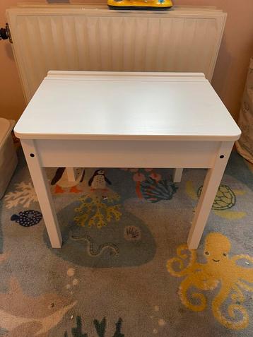 Bureau Ikea serie Sundvik beschikbaar voor biedingen