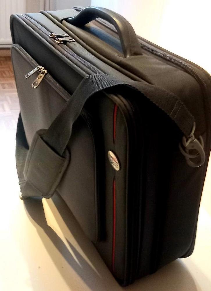 Sac de voyage/sacoche pour ordinateur American Tourister, Bijoux, Sacs & Beauté, Valises, Enlèvement