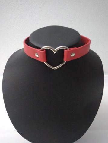 Rode leren choker met hartje