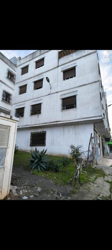Maison à vendre à Tanger béni makada.2 façades.