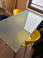 Table à manger en verre + 4 chaises design (jaune et bleu), 100 à 150 cm, Quatre personnes, 150 à 200 cm, Comme neuf