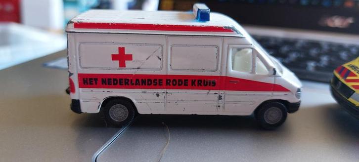 FOURGONS AMBULANCES MERCEDES-BENZ H0LK 0929 1:87., Hobby & Loisirs créatifs, Voitures miniatures | 1:87, Utilisé, Voiture, SIKU