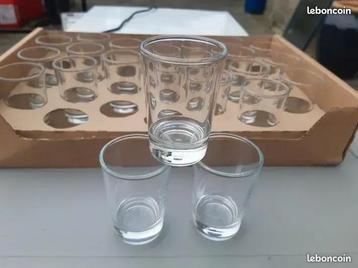 96 glazen huwelijksdoop communiefeesten glazen alcoholwinkel beschikbaar voor biedingen
