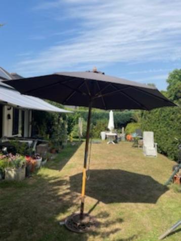grote paraplu  beschikbaar voor biedingen