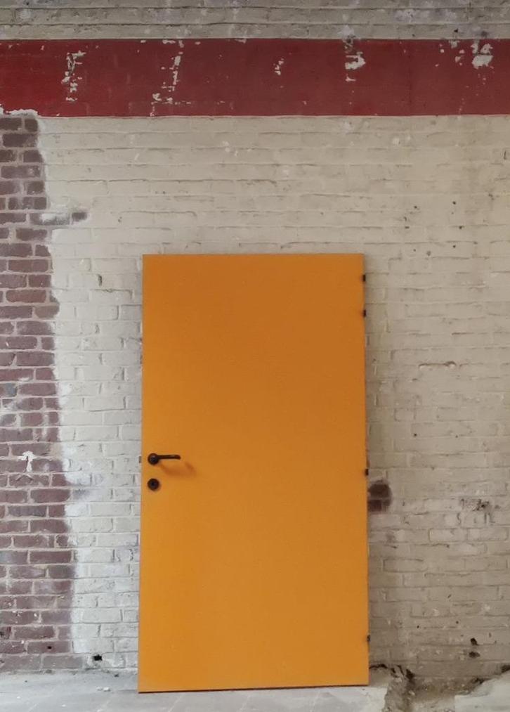 gebruikte industriële binnendeur oranje – massief, Doe-het-zelf en Bouw, Deuren en Vliegenramen, Gebruikt, Binnendeur, 200 tot 215 cm