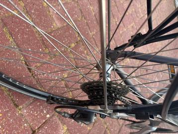 Sportieve fiets beschikbaar voor biedingen